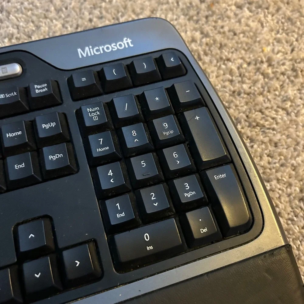 Microsoft Natural Ergonomic Keyboard 4000 v1.0 Black Wired USB Split Design